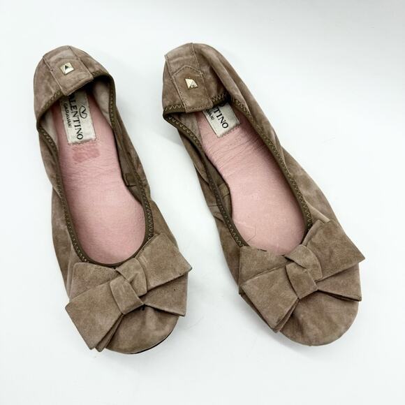 Vintage Valentino Garavani Ruched Suede Bow Ballet Flats Tan Size 38 - Picture 1 of 15